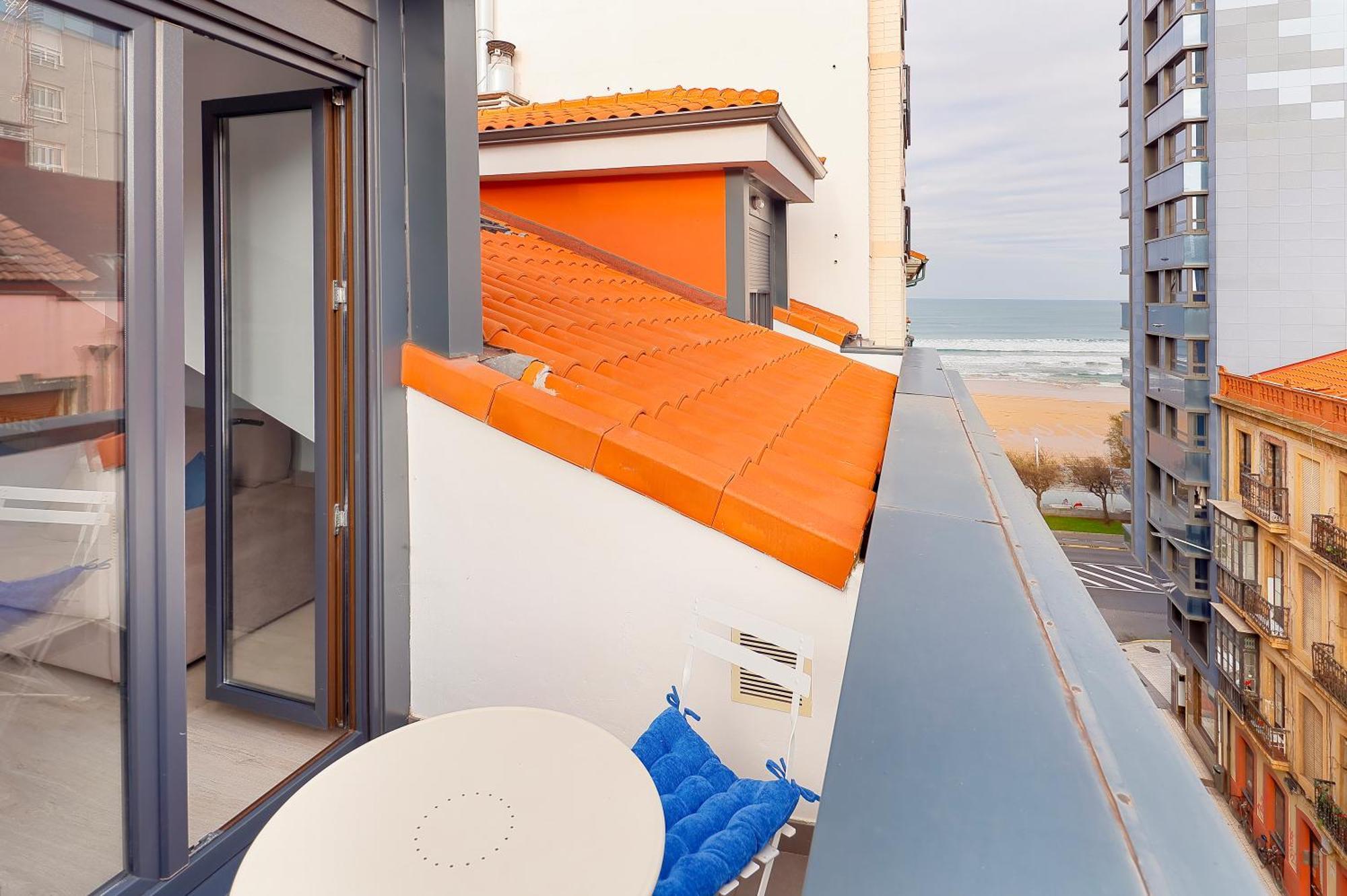 Atico Con Terraza En Playa De San Lorenzo Gijon Exterior photo